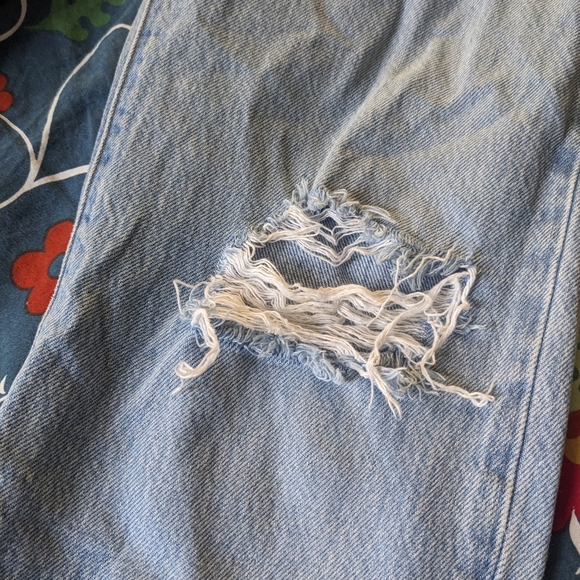 Levi's 501 Distressed Light Wash Cropped Jean High Waisted - Picture 10 of 13